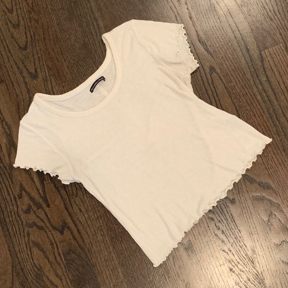 Women’s scoop neck tee